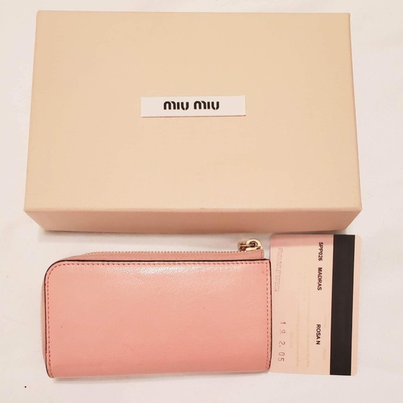 Miu Miu Handbags - MIU MIU - Pink leather coin purse/wallet. AUTHENTIC and in BEAUTIFUL CONDITION!